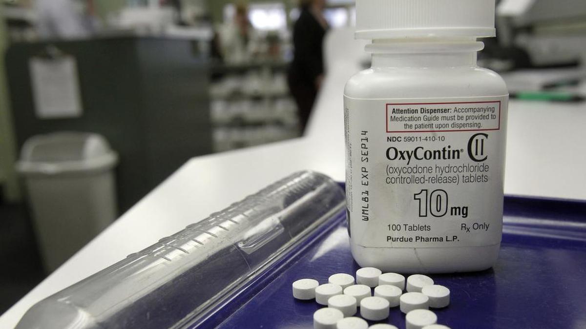 Florida Blue, la principal compañía de seguros de Florida, dejará de cubrir la prescripción de OxyContin, el poderoso pero adictivo analgésico, como una medida para combatir la crisis de adicción a opioides en Estados Unidos.