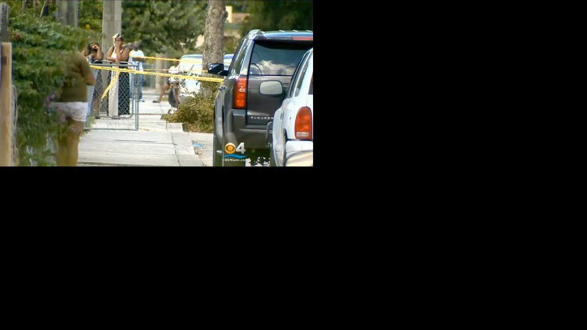 
Según la policía, el primer hombre baleado fue Reginald Killings, de 30 años. El suceso tuvo lugar en la cuadra 5600 del noroeste y la 4ta avenida alrededor de las 10 am. 

