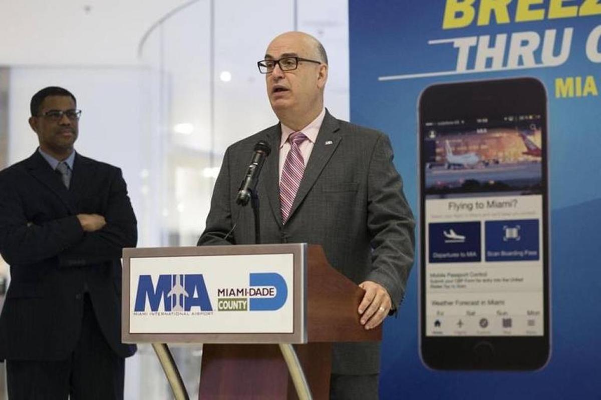 El alcalde Francis Suárez ha escogido a Emilio González como su candidato para administrador municipal de Miami. Alfonso renunció recientemente como director del Aeropuerto Internacional de Miami.