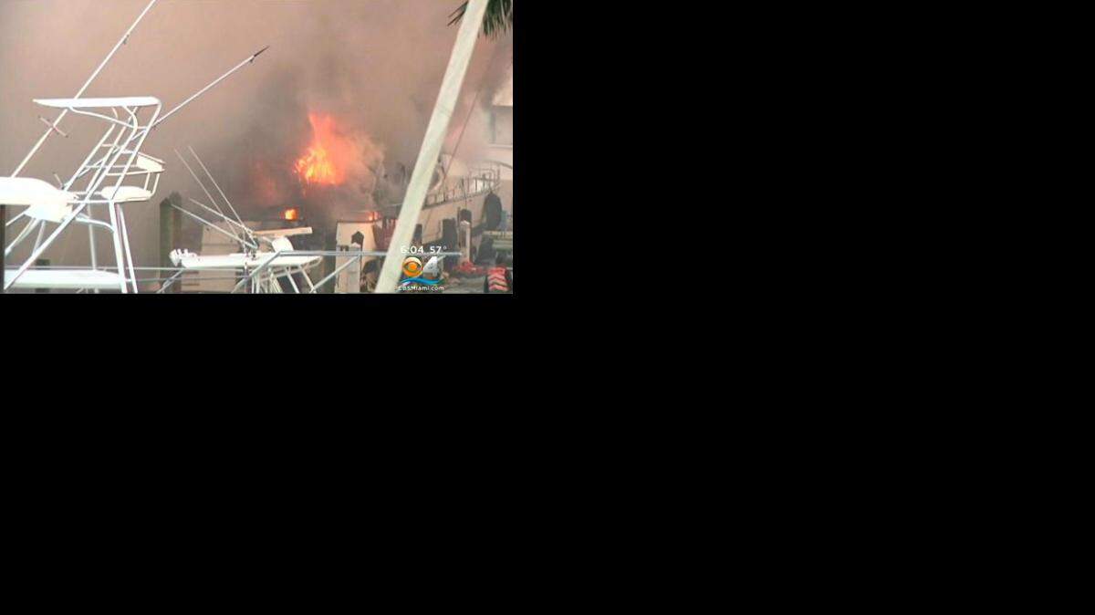 
El incendio, que se desató a alrededor de las 6:45 a.m. del domingo, se considera sospechoso. 
