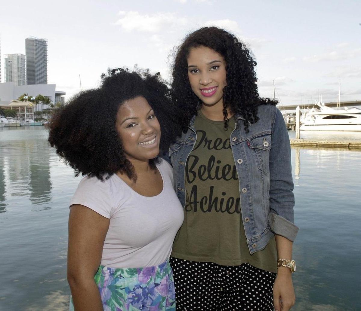 Dos blogueras dominicanas, Carolina Contreras, de missrizos.com y Ada Rojas, de gypsyinthecity.com, estuvieron de visita en Miami y organizaron un encuentro con sus lectoras para hablar sobre el cabello afro, en abril del 2014.