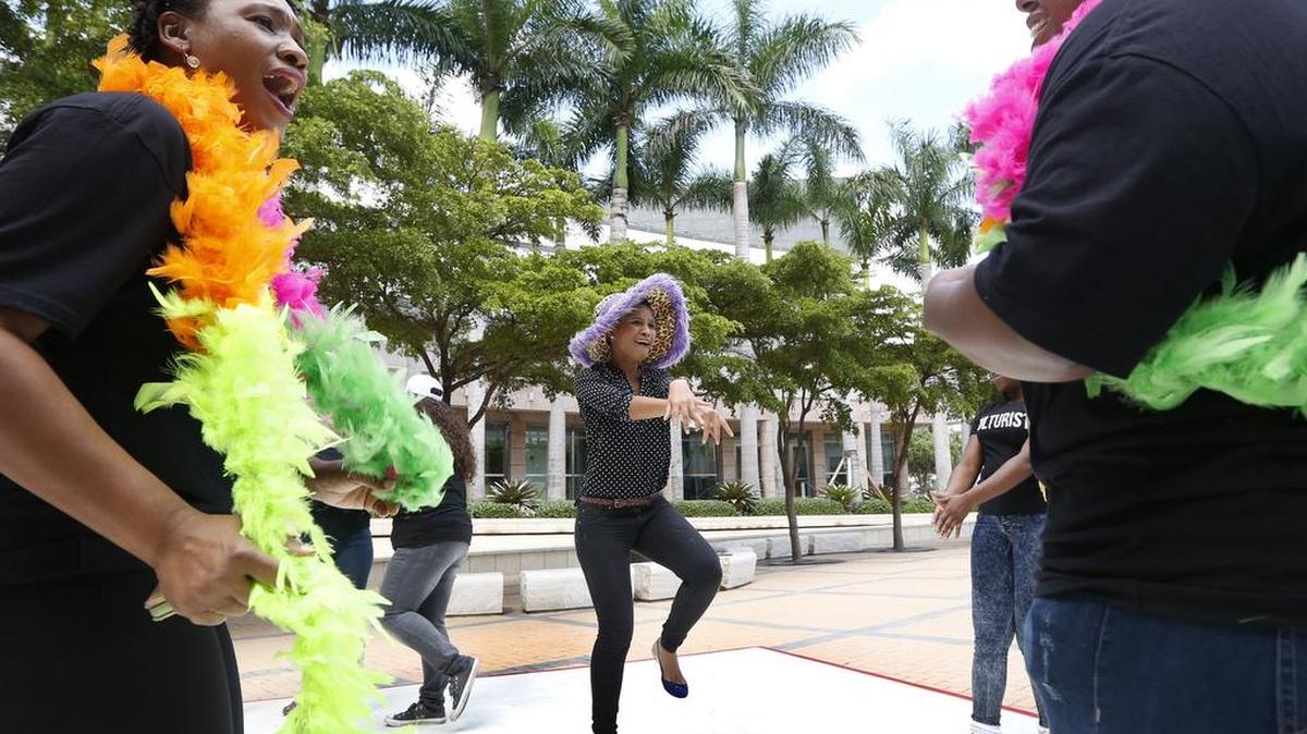 Puntos emblemáticos de Miami se iluminarán todos de morado el jueves para celebrar el Give Miami Day.