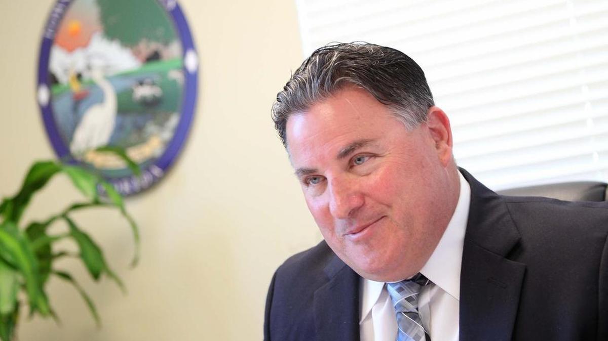 El Alcalde de la Ciudad de Miami Lakes, Michael Pizzi, quien estaré buscando su reelección para un tercer termino, en sus oficinas durante una entrevista con el Nuevo Herald el jueves, 18 de febrero del 2016.