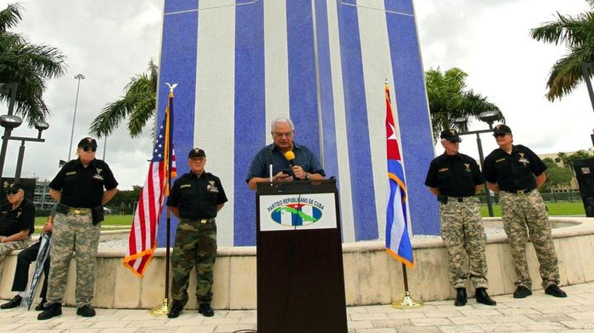 Emilio Izquierdo, coordinador de la Asociación UMAP, fungió de maestro de ceremonia en la conmemoración de los 50 años de la creación de las UMAP que tuvo lugar en el Memorial Cubano.