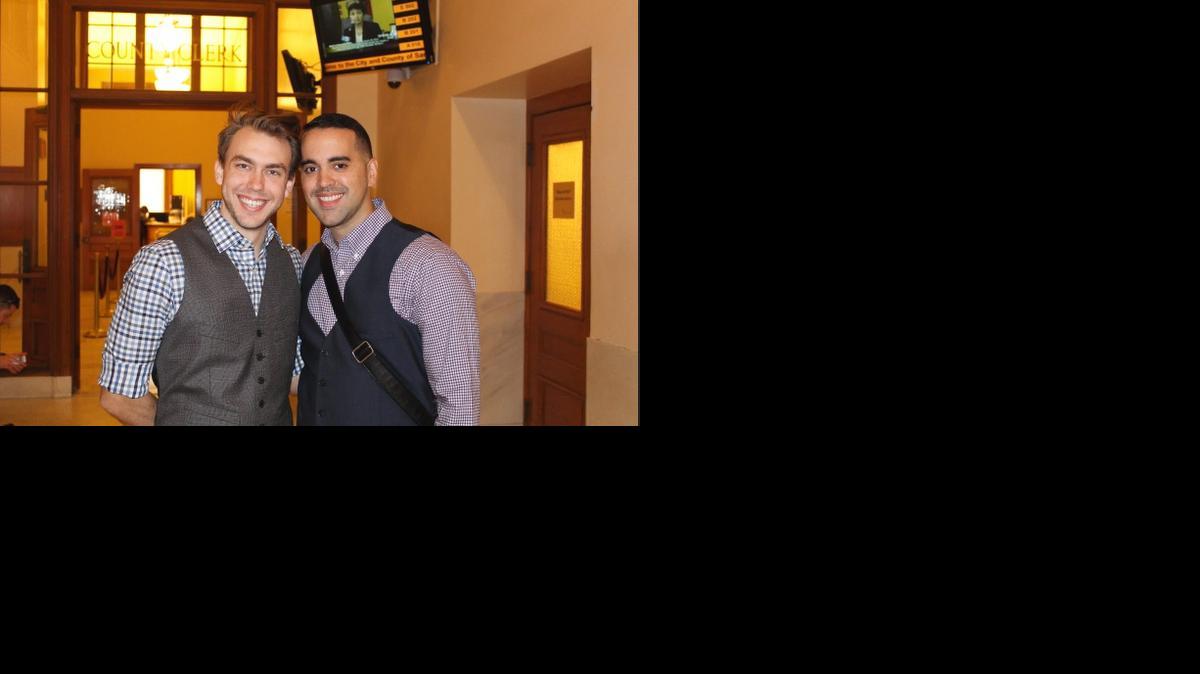 
Christian Guevara (izq.) y Ángel Van Der Biest, decidieron viajar a San Francisco para poder casarse y resolver la situación migratoria de Van Der Biest, nacido en Venezuela. 
