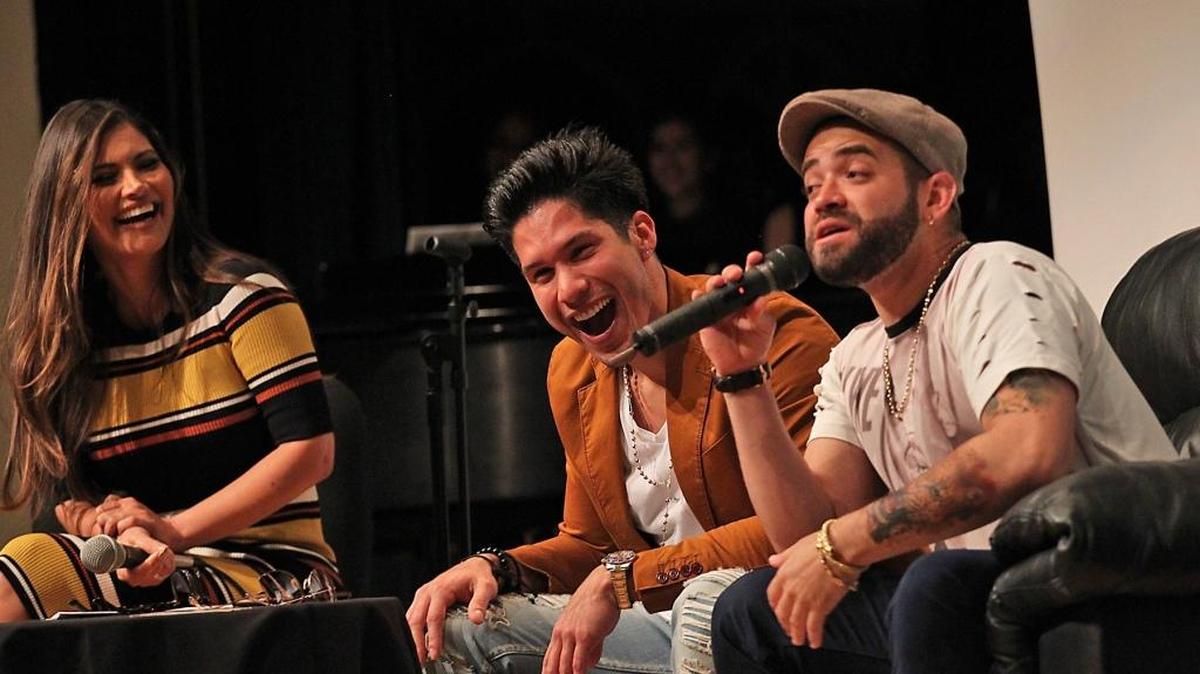 La presentadora de Univisión Chiquinquirá Delgado y el dúo de Chino y Nacho conversaron con los estudiantes de Ronald W. Reagan Doral Senior High School. El martes, la Fundación Cultural Latin Grammy y Ford Motor Company Fund donaron a la escuela $20,000 para comprar intrumentos musicales.