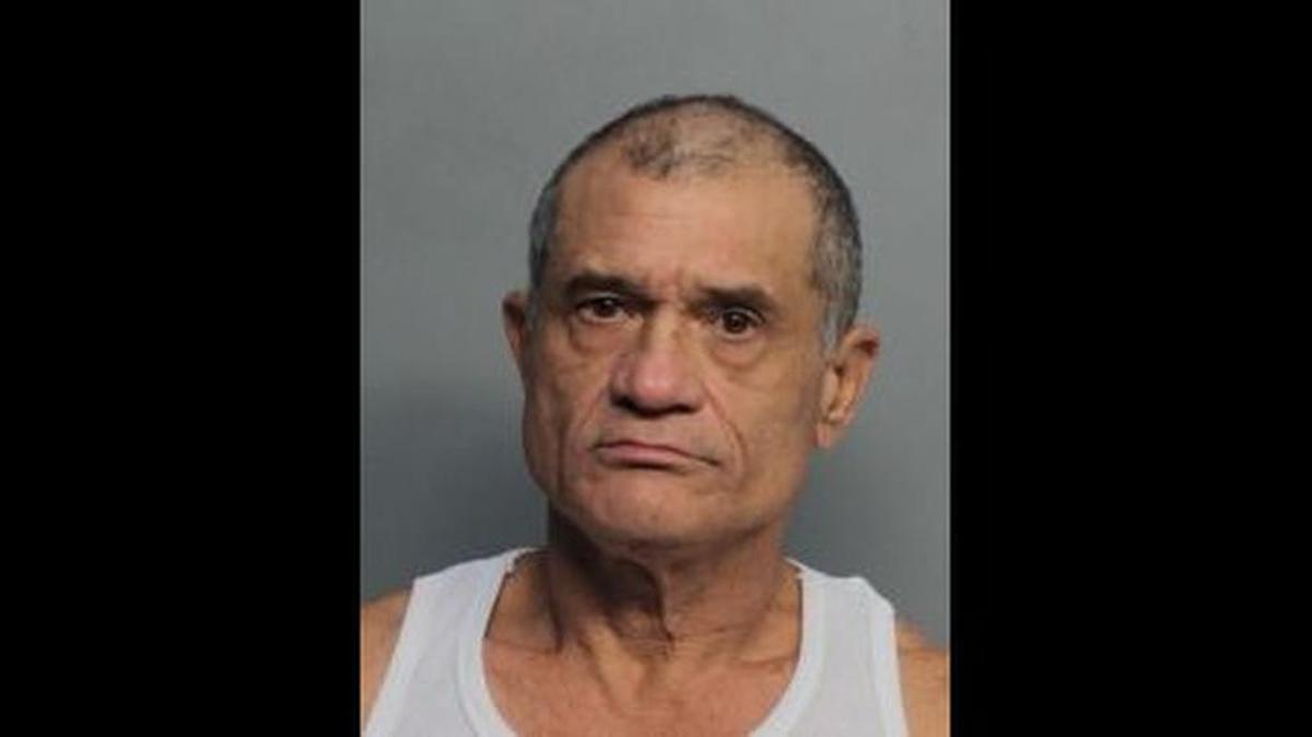 Orlando Chang, de 55 años, fue acusado de posesión de pornografía infantil.