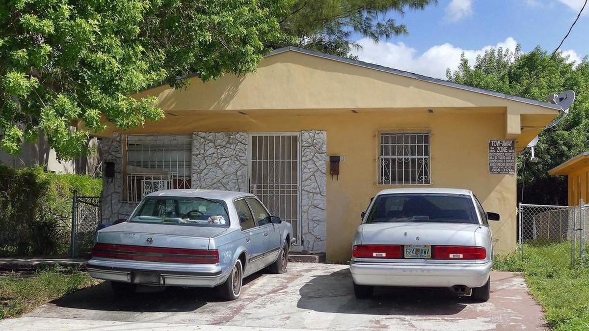 
Residentes de esta vivienda fueron apresados bajo sospecha de tráfico de drogas sintéticas importadas de China, según una corte federal de Miami. 

