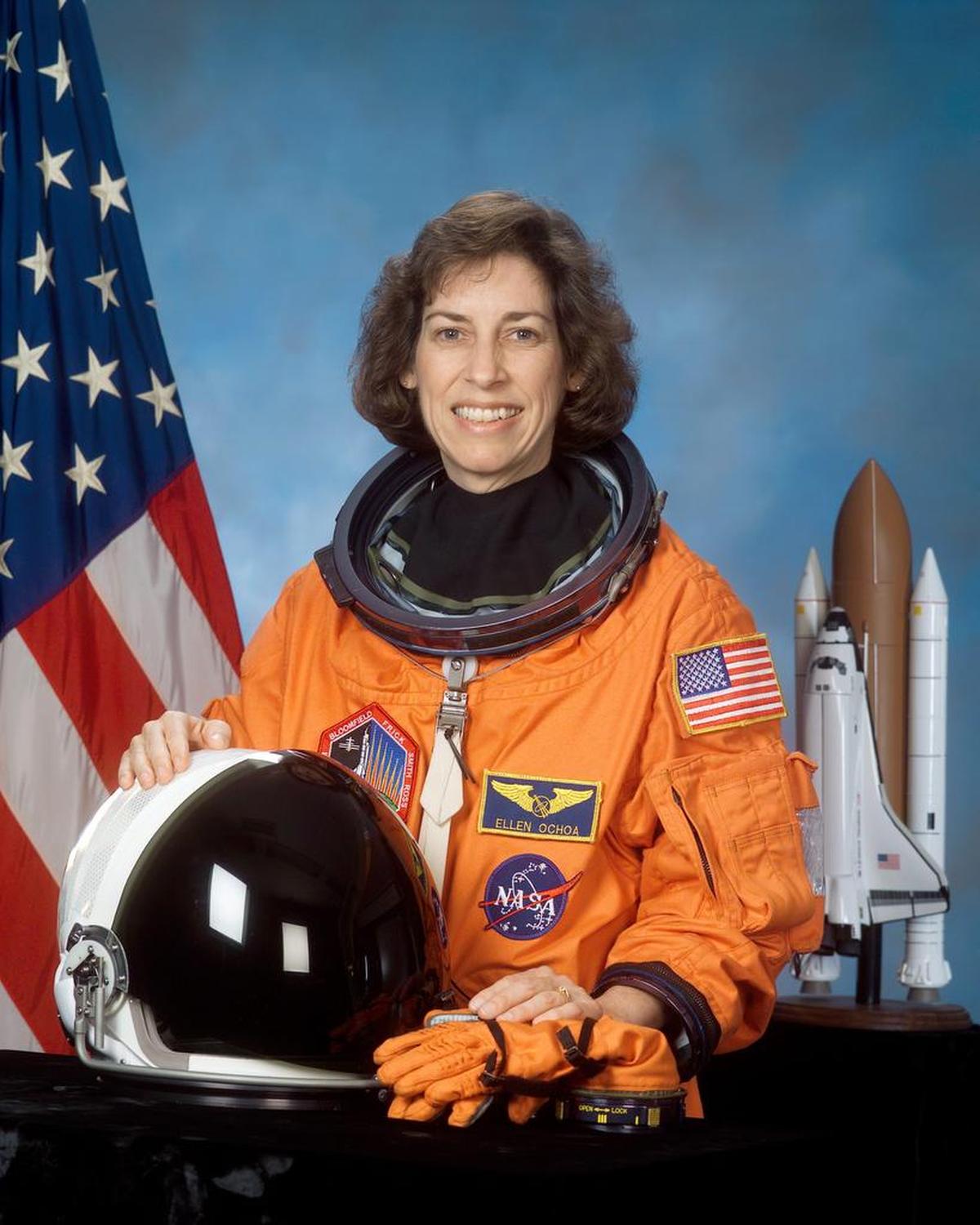 Ellen Ochoa, la primera hispana en viajar al espacio, en 1993, ingresó al Salón de la Fama de los astronautas, en momentos en que trabajaba con la NASA para conquistar Marte.