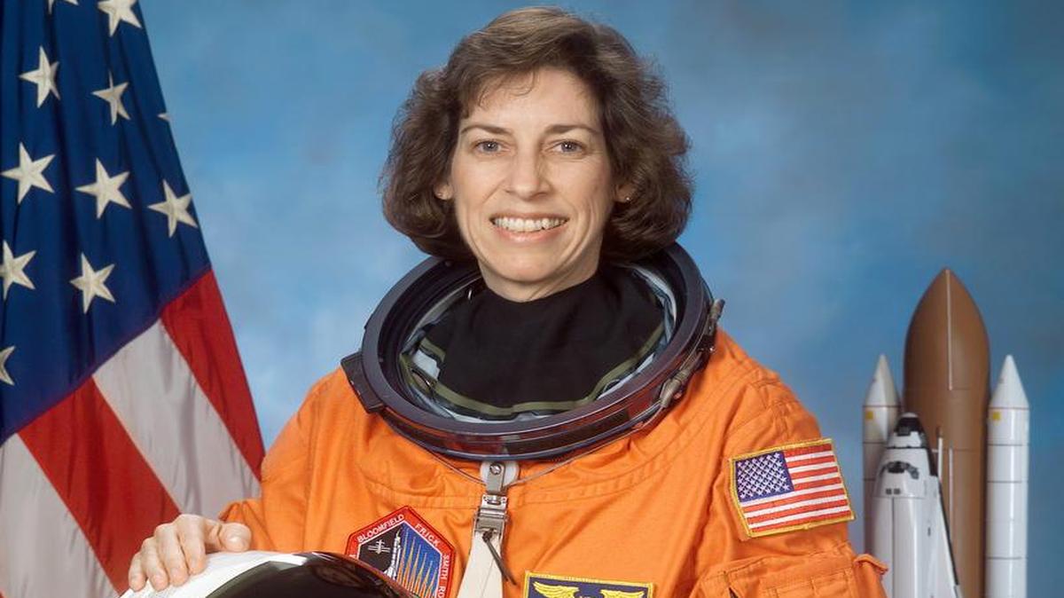 Ellen Ochoa, la primera hispana en viajar al espacio, en 1993, ingresará al Salón de la Fama de los astronautas, en momentos en que trabaja con la NASA para conquistar Marte.