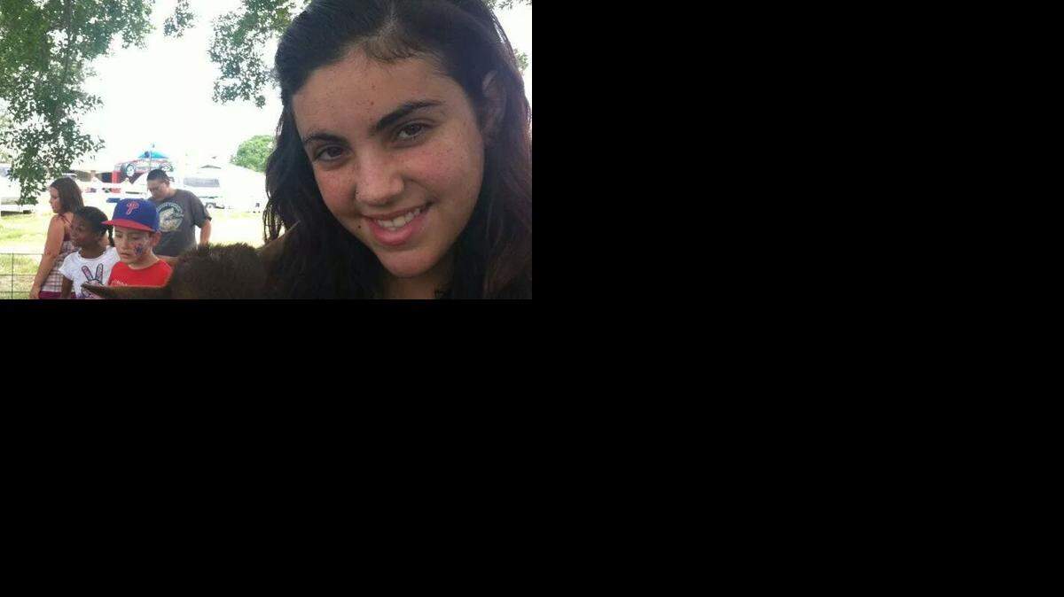
Lucía Rodrigo, de 16 años, fue hallada muerta el jueves junto a su caballo por la policía de South West Ranches.
