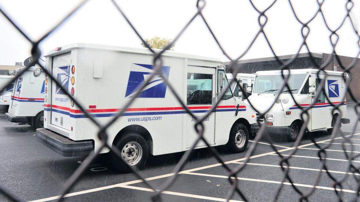 Imagen de archivo de auto transportador del U.S. Postal Service..
