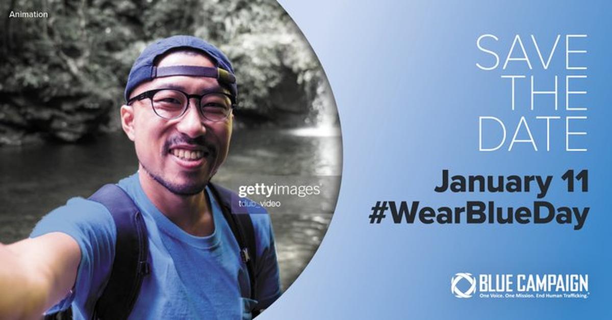 El Departamento de Seguridad Nacional organiza el Día de Vestir de Azul para animar a los participantes a usar ropa de ese color y publicar fotos en las redes sociales usando el hashtag #WearBlueDay, para mostrar su apoyo a las víctimas de la trata de personas.