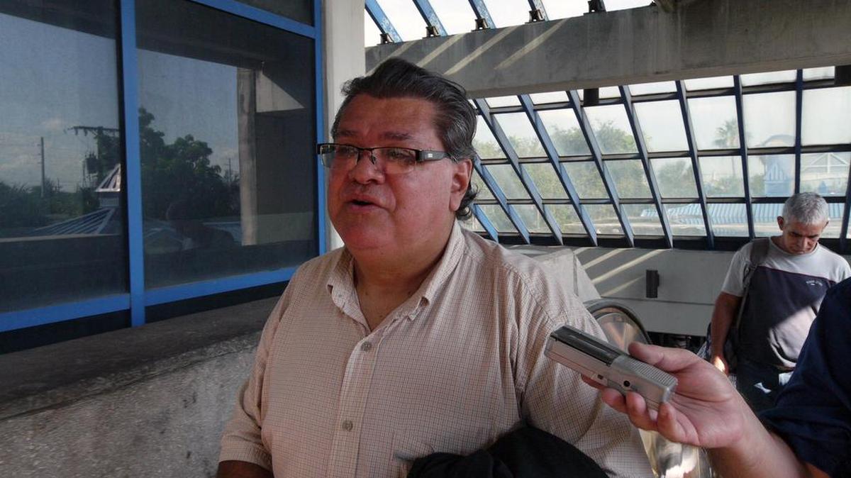 
El costarricense Víctor Quirós reside en Fort Lauderdade, dijo el viernes que el no tener que cambiar de Tri-Rail al Metrorail hará el viaje más placentero.
