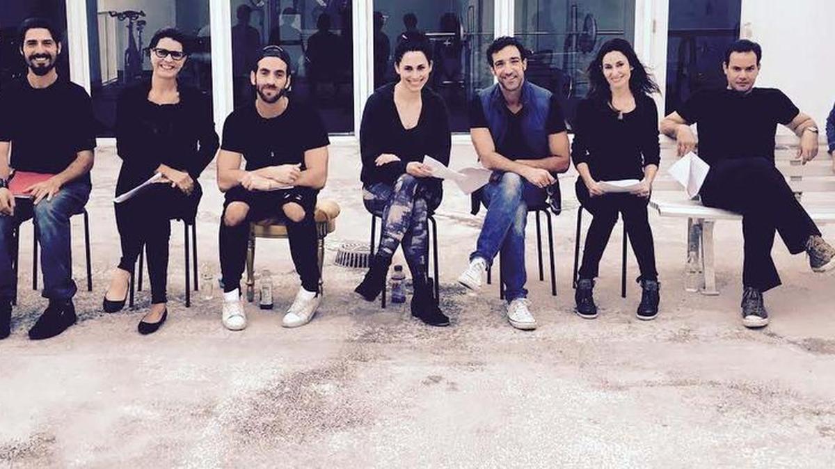 Parte del elenco de ‘Los libres cautiverios...’. Desde la izquierda: Guido Massri, Antonio Marta, Flor Elena González, Gloria Cardona, Alberto Mateo, Paola Matienzo-José Armando Mesa yVanessa Conde.
