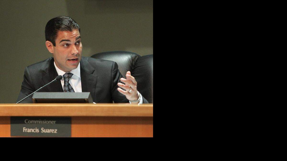 
El comisionado Francis Suárez dijo que agregar más policías al Departamento de Miami era crucial para combatir el crimen. Foto de archivo.


