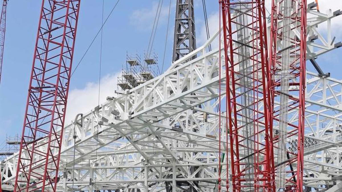 Proyectos de construcción como el del estadio de los Dolphins están ayudando a que la economía del estado crezca.
