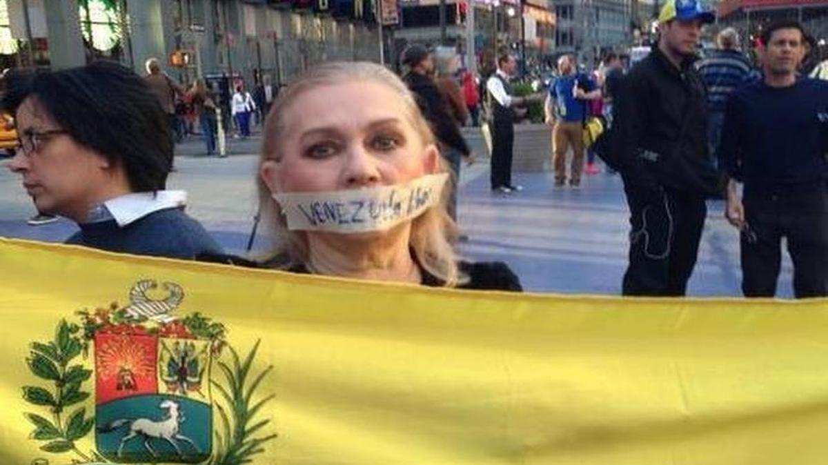 Maylin Silva en una manifestación contra el gobierno de Venezuela