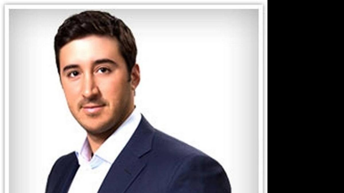 
Andrés Quintanilla es también el fundador y director del grupo de bienes raíces 911 Realty Group en Coral Gables, y obtuvo una maestría en justicia criminal en la Universidad Internacional de la Florida, de acuerdo con su cuenta de Linkedin.

