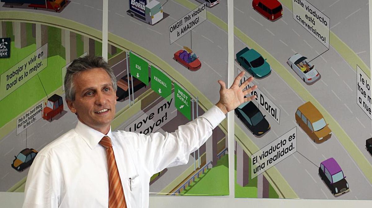 
Luigi Boria cuando estaba en campaña por la alcaldía de Doral en el 2012.
