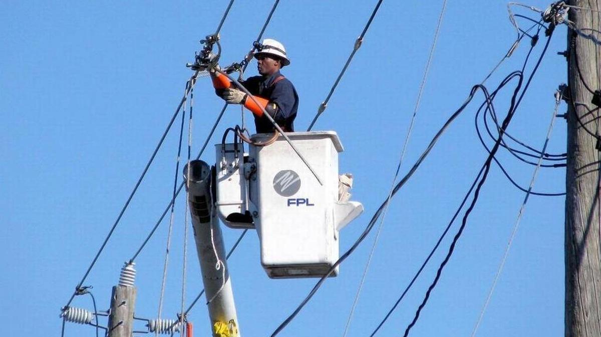 Hasta las 10 a.m. del lunes, 52,290 casas y negocios estaban sin corriente en el Condado Miami-Dade del 1.1 millón de cuentas que tiene la FPL.