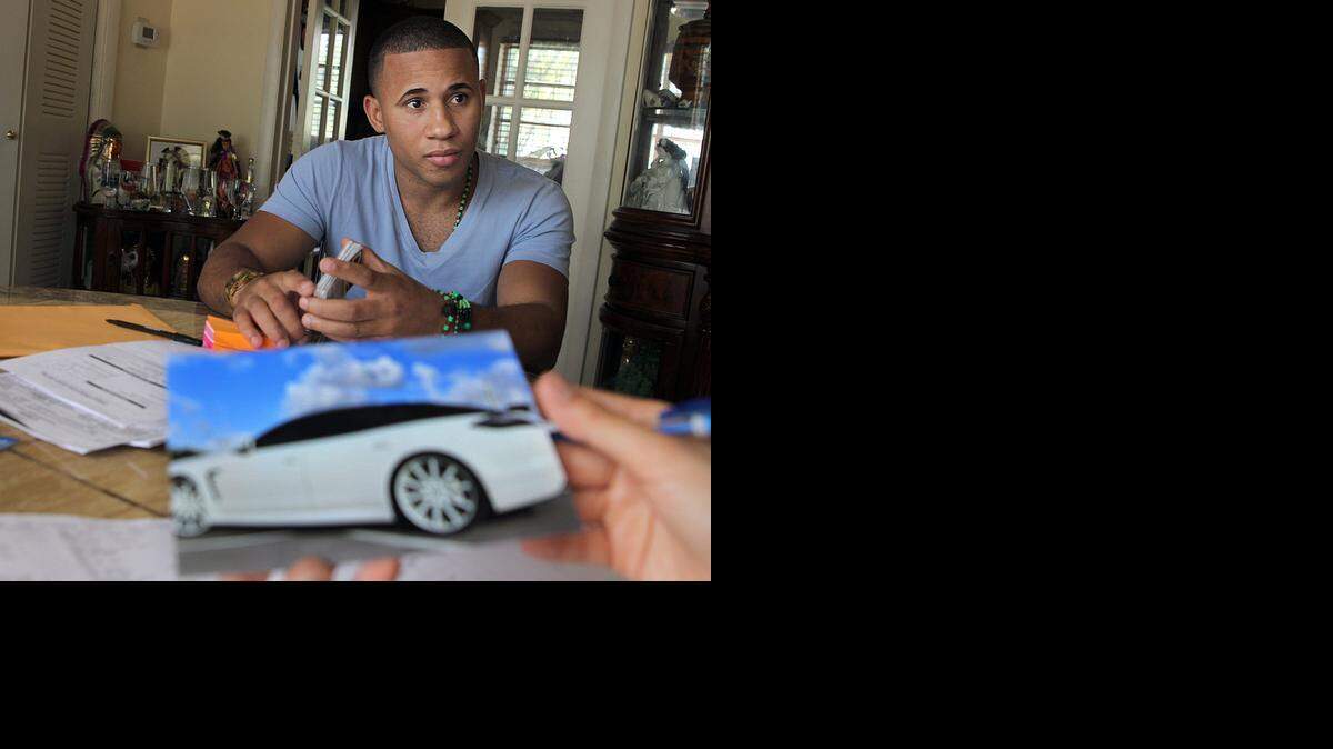 
Lázaro Dalmauc describe su odisea con el arresto y la confiscación de su auto por la policía de Sweetwater, en una entrevista en noviembre del 2013.
