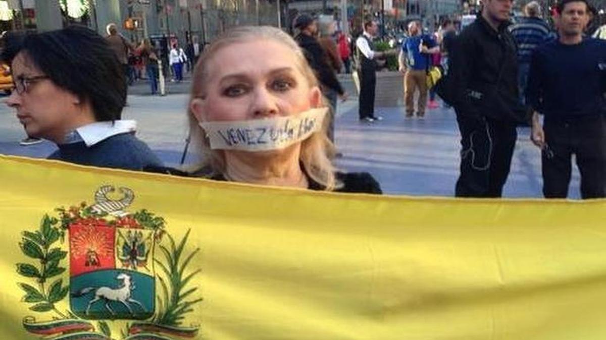 Maylin Silva en una manifestación en Nueva York.