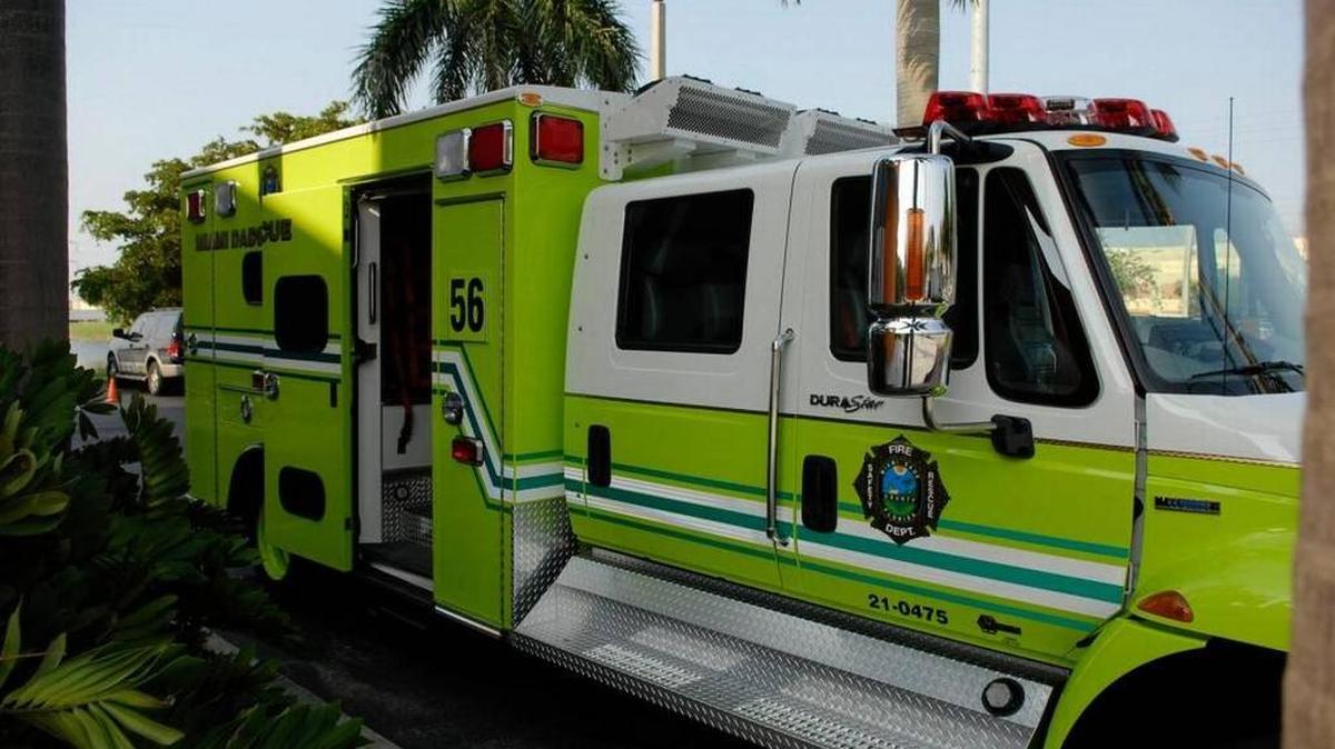 Un hombre murió a causa de un incendio se desató en una casa del noroeste del Condado Miami-Dade en las primeras horas del viernes, dijo la policía.