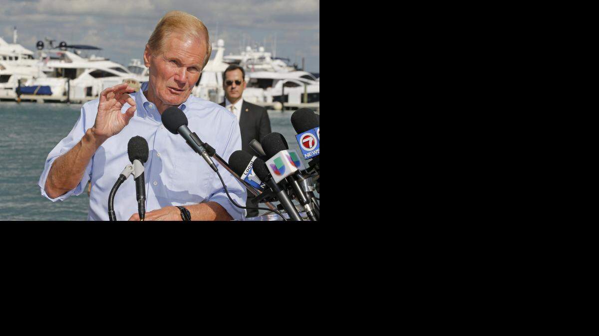 El senador Bill Nelson habla sobre el calentamiento global y sus efectos sobre el medio ambiente, el 9 de octubre en Miami Beach.