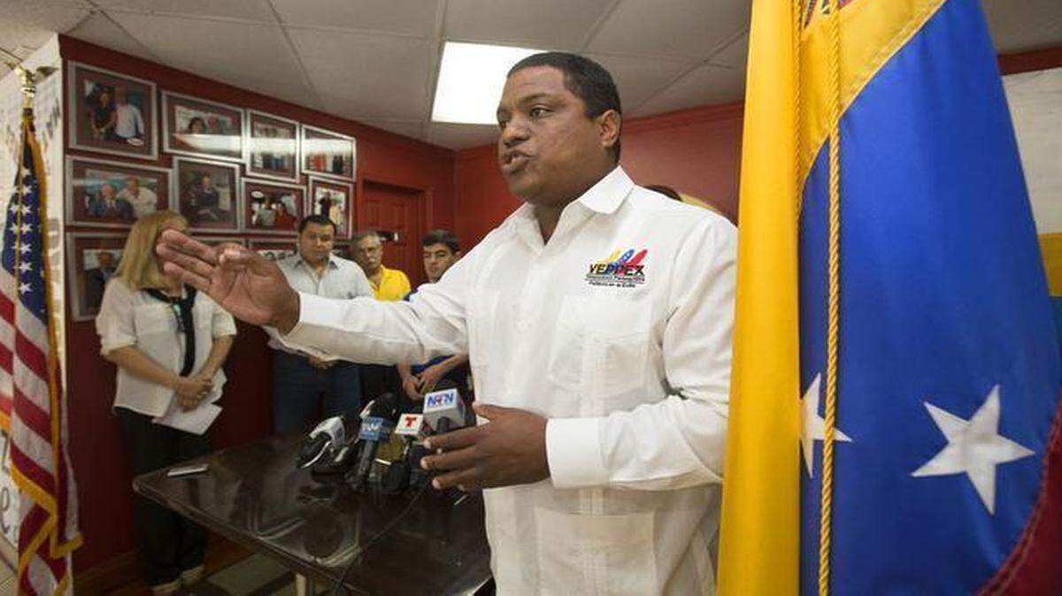 
El activista venezolano José Antonio Colina, presidente de la organización Venezolanos Perseguidos Politicos en el Exilio (VEPPEX) habla durante una converencia de prensa en Doral el 20 de marzo del 2015.
