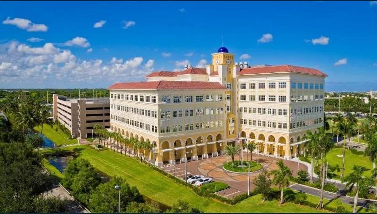 Fotografía aérea del campus de Nova Southeastern University.