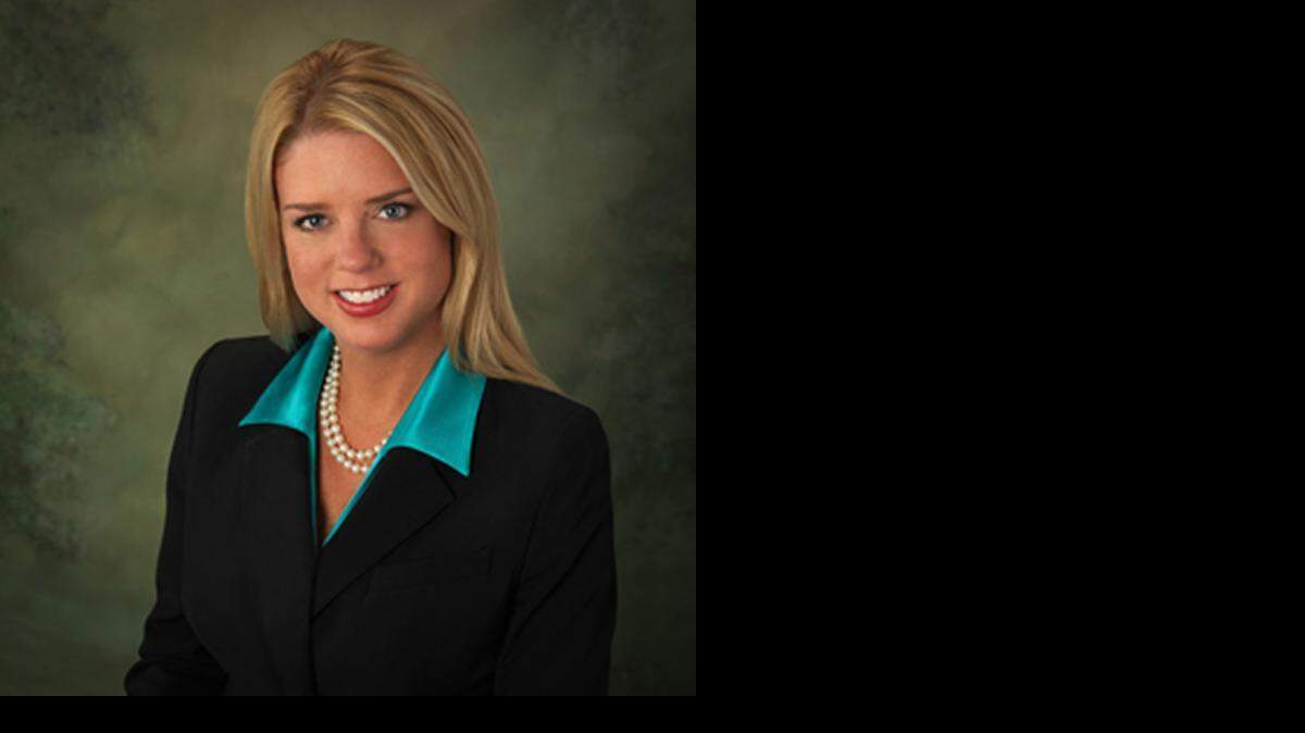 
Pam Bondi, la fiscal general de Florida, anunció el viernes en la noche, que el estado se uniría a la demanda federal para detener la orden ejecutiva del presidente Obama que afecta a millones de inmigrantes.



