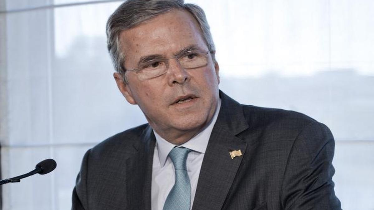 
El fin de semana Jeb Bush, de 62 años, lanzó dos videos y en el último de ellos, distribuido el domingo, afirma ser un candidato capaz de “arreglar las cosas” que afectan a los ciudadanos de este país.
