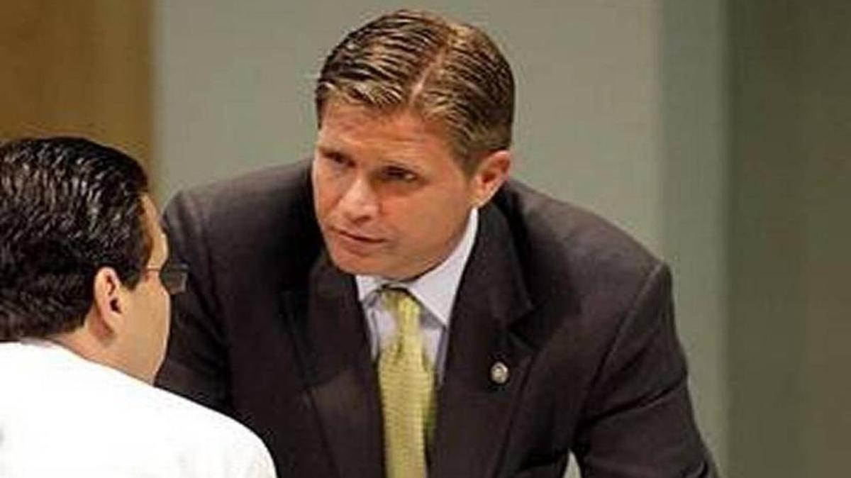 Al director de Omni CRA, Pieter Bockweg, le queda un mes para abandonar su puesto luego de que comisionados de Miami votaron el jueves para que le despidan.
