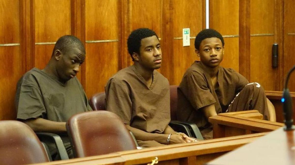 Los jóvenes acusados de asesinar a Roderick Sweeting: (de izq. a der.) Rachid Jacques, 16 años, Devon Vickers, 15, y Quarmaine McMillan, 16.
