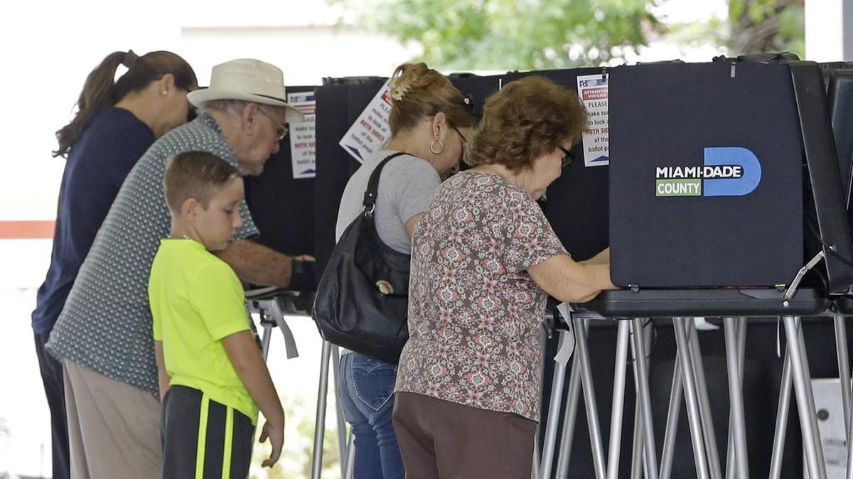 Piratas informáticos han tratado de penetrar sistemas de registros de electores en más de 20 estados durante meses recientes.