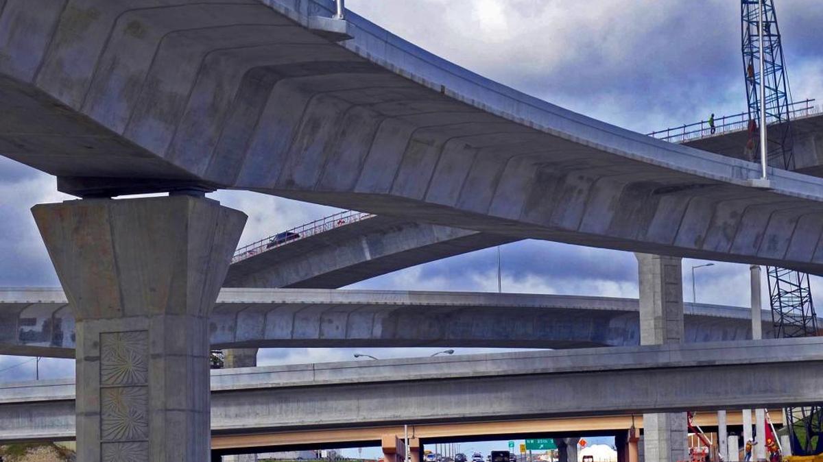 Algunas de las nuevas rampas y pasos elevados que son las principales estructuras del renovado distribuidor de vías entre las autopistas 836 y 826. Foto de archivo.