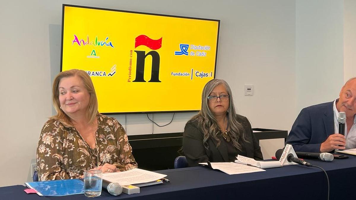 La directora de CNN en Español, Cynthia Hudson (izq.), la periodista de el Nuevo Herald Sonia Osorio y Ricardo Trotti, secretario ejecutivo de la SIP.