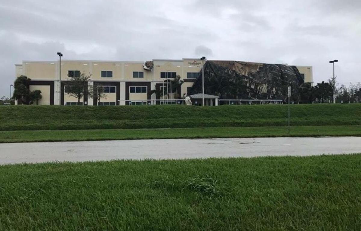El Keys Gate Charter High School en Homestead perdió el techo debido a la brutal fuerza de los vientos al paso del huracán Irma por el sur de la Florida el fin de semana.