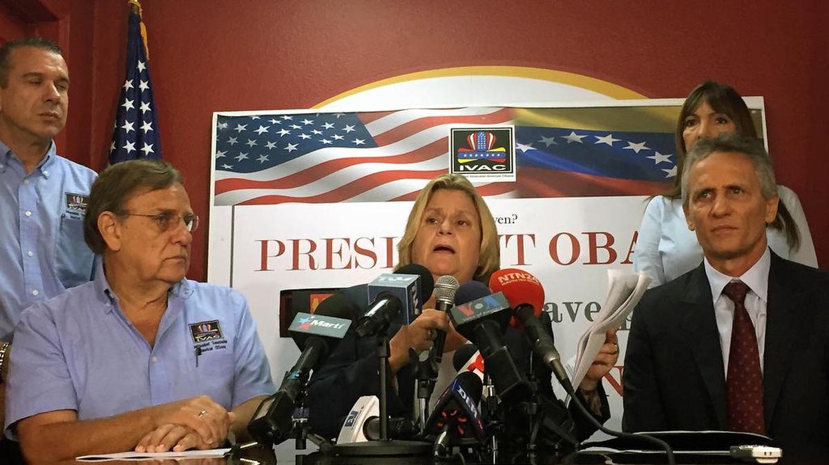 
La congresista Ileana Ros-Lehtinen pidió incluir a más funcionarios chavistas en la lista de sancionados por violar los derechos humanos en Venezuela. La acompañan el alcalde de Doral, Luigi Boria (der.), y el presidente de Ciudadanos Independientes Venezolanos-Americanos (IVAC), Ernesto Ackerman.
