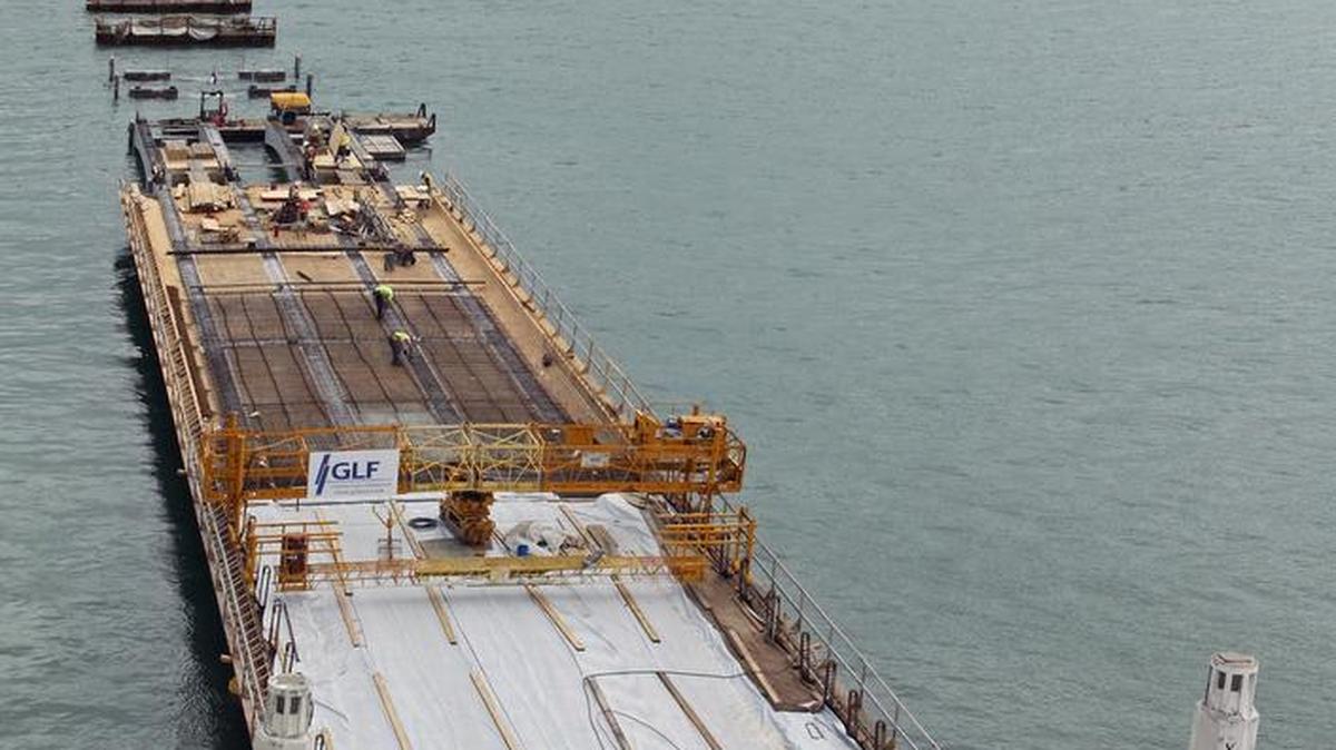 Una vista del viaducto Venetian que muestra los extensivos trabajos de reconstrucción a los que está siendo sometido el puente que une a Miami con La Playa.