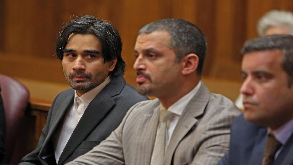 Derek Medina, izquierda, con su abogado Saam Zangeneh el miércoles en el juicio.