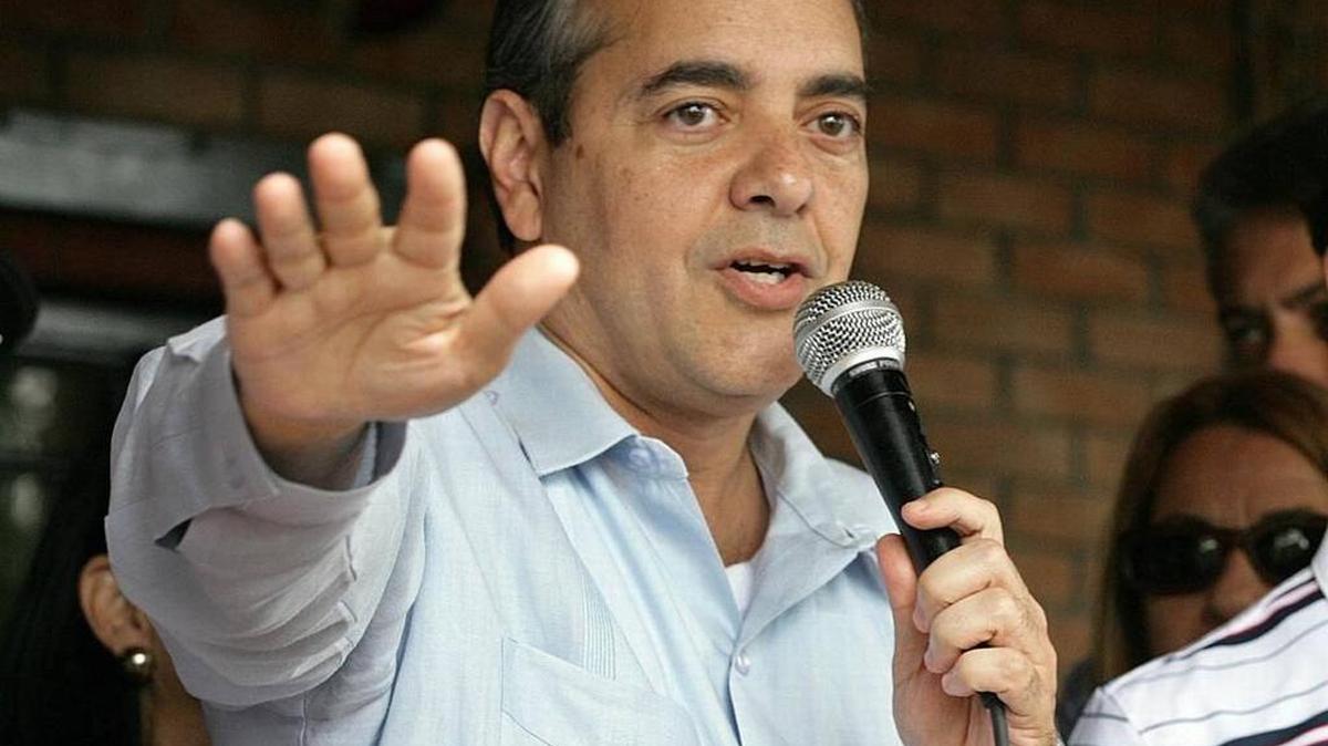 El entonces representante republicano David Rivera habla en un evento de recaudación de fondos en el 2012 2012.
