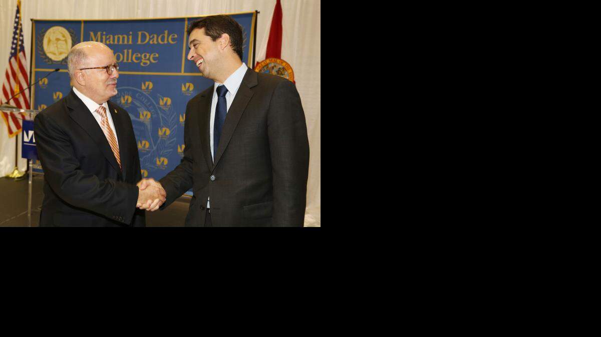 
El Dr. Eduardo J. Padrón, presidente del Miami Dade College, y Matt Haggman, Director de Programas de la Fundación John y James L. Knight.
