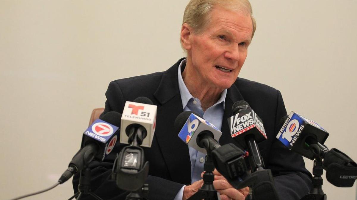 El senador de la Florida Bill Nelson habla a la prensa el martes sobre la situación en Venezuela.