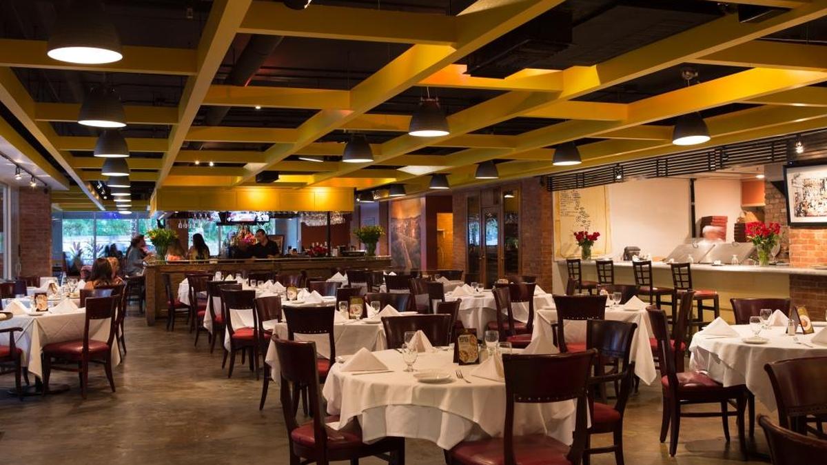 Interior del restaurante Spasso en el Coconut Grove, participa por primera vez –junto a 242 establecimientos mas– en Miami Spice.