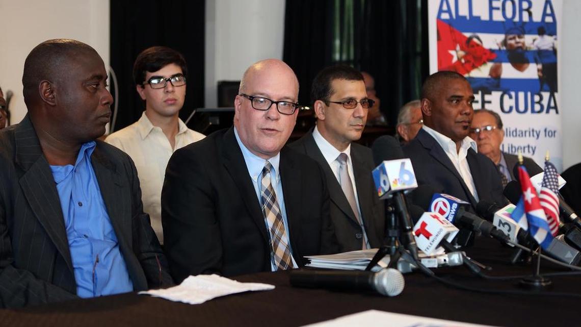 Desde la izquierda, Jorge L. García Pérez Antúnez, Orlando Gutiérrez, Antonio Rodiles y Angel Moya, en el Miami Hispanic Cultural Arts Center.