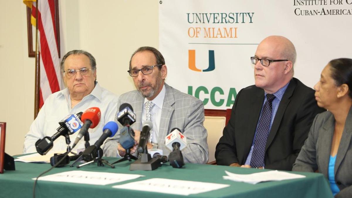 Grupo del Directorio Democrático Cubano habla en una conferencia de prensa sobre el primer aniversario del anuncio de la reanudación de relaciones entre Estados Unidos y Cuba, este jueves en la Casa Bacardí. De izq. a der.: Horacio García, Dr. José Azel, Orlando Gutiérrez- Boronat y Bertha Antúnez.