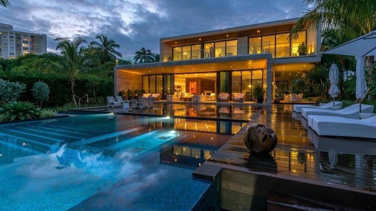 Un comprador anónimo compró esta propiedad en Miami Beach por $19.48 el año pasado.
