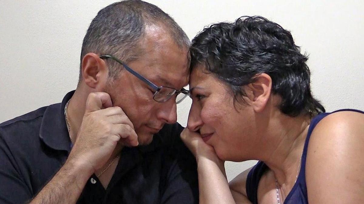 Steve y Emma Ligeikis, de Lauderhill, comparten un gesto de cariño. Steve padece de amnesia y su esposa es la encargada de cuidarlo y velar por sus derechos.